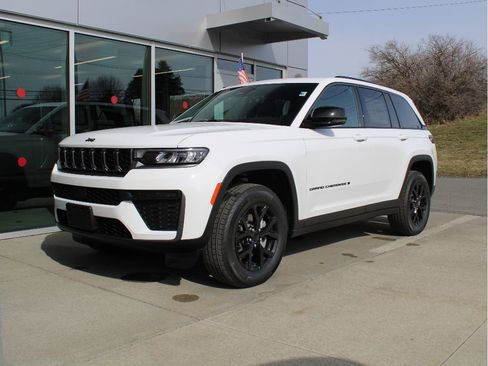 New 2026 Jeep Grand Cherokee Altitude AWD/4WD image 3