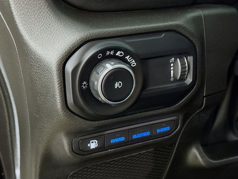 Used 2023 Jeep Wrangler Unlimited Sahara w/ Cold Weather Group image 13