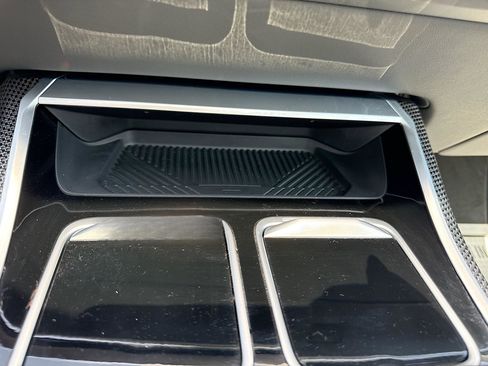 Used 2023 BMW i7 xDrive60 image 29