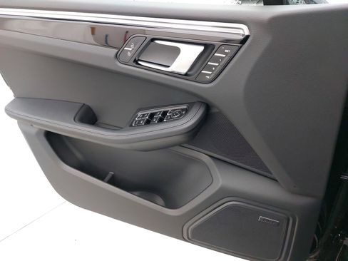 New 2026 Porsche Macan image 28