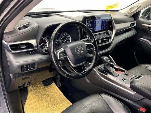 Used 2022 Toyota Highlander Platinum FWD image 14