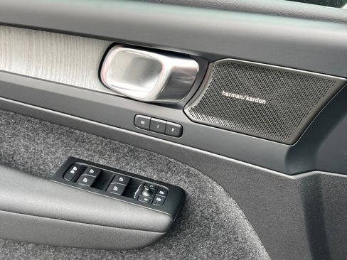 New 2026 Volvo XC40 B5 Ultra w/ Protection Package Premier image 30