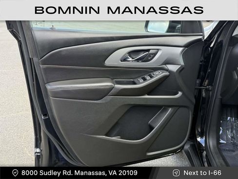 Used 2021 Chevrolet Traverse LT image 13