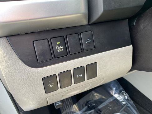Used 2016 Toyota Highlander Limited image 17