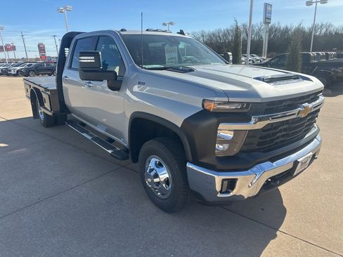 Used 2025 Chevrolet Silverado 3500 LT w/ Convenience Package image 4