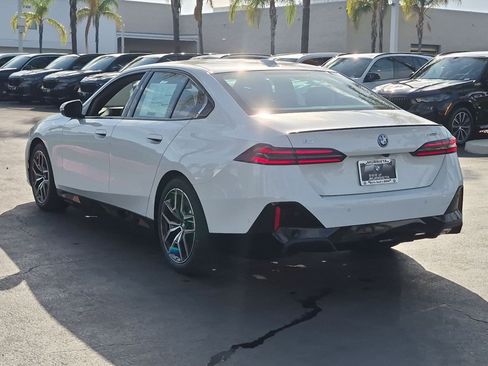 New 2027 BMW i5 eDrive40 w/ M Sport Package RWD image 8