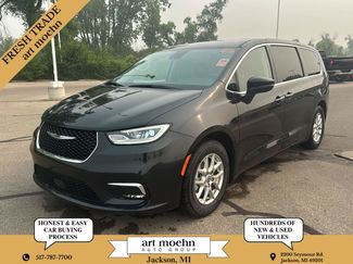Used 2023 Chrysler Pacifica Touring-L FWD video 1