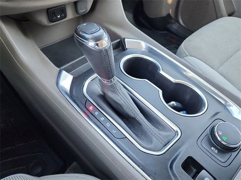 Used 2020 Chevrolet Traverse LT image 27