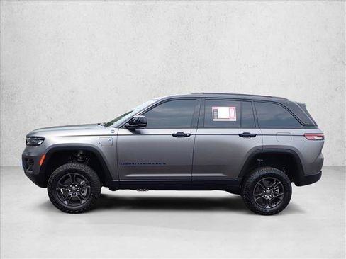 Used 2024 Jeep Grand Cherokee Trailhawk w/ Luxury Tech Group III AWD/4WD image 2