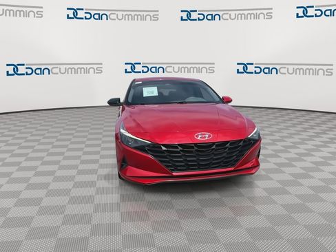 Used 2021 Hyundai Elantra SEL image 3