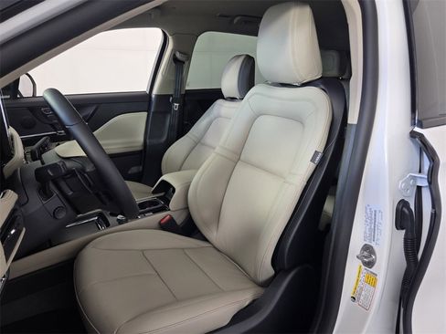 New 2026 Lincoln Corsair Premiere image 7