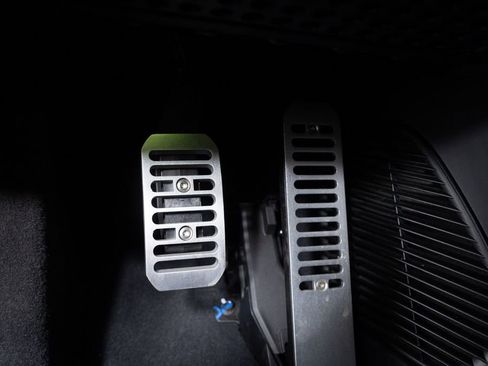 Used 2025 McLaren Artura Spider image 38