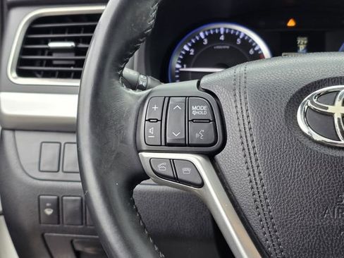 Used 2016 Toyota Highlander XLE image 23