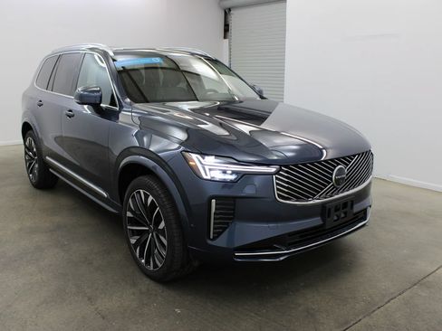 Certified 2025 Volvo XC90 B6 Plus AWD/4WD image 6