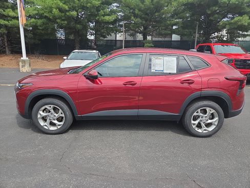 Used 2024 Chevrolet Trax LS w/ LS Convenience Package FWD image 6