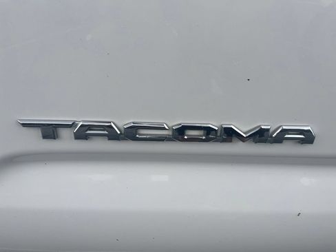 Used 2018 Toyota Tacoma Limited AWD/4WD image 16
