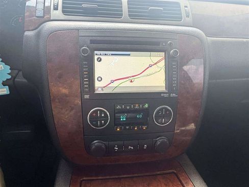 Used 2013 Chevrolet Suburban LTZ AWD/4WD image 35