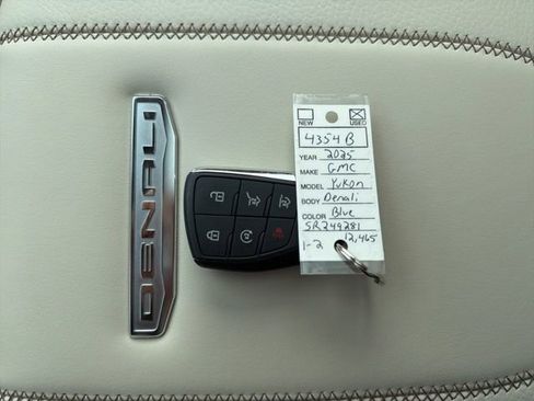 Used 2025 GMC Yukon Denali w/ Sun & Power Step Package AWD/4WD image 30