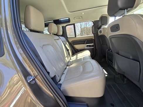 Used 2020 Land Rover Defender 110 HSE image 24