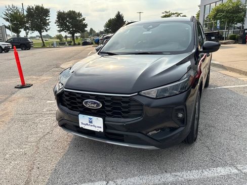 Used 2025 Ford Escape ST-Line Select AWD/4WD image 11