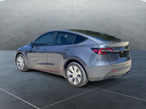 Used 2023 Tesla Model Y Long Range AWD/4WD image 3