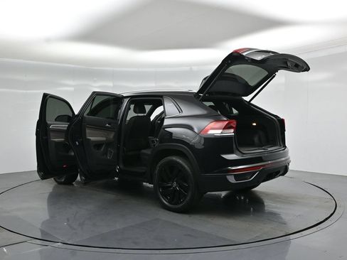 Used 2023 Volkswagen Atlas Cross Sport SE w/ Black Wheel Package AWD/4WD image 34