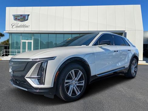 Certified 2024 Cadillac Lyriq Tech w/ Driver Assist Package RWD image 7