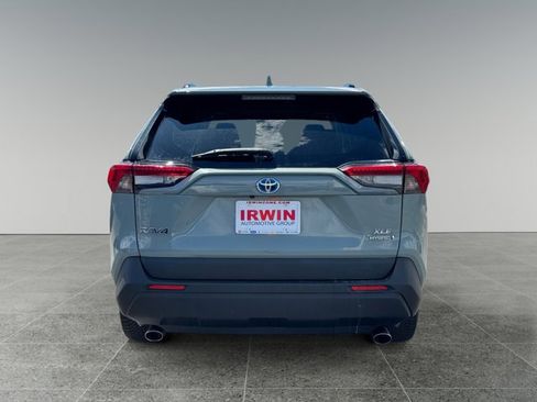 Used 2021 Toyota RAV4 XLE Premium AWD/4WD image 4