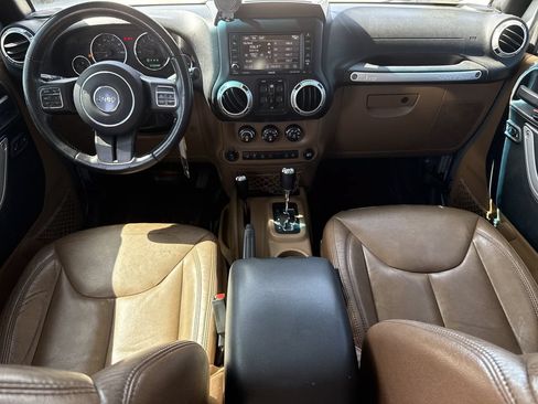 Used 2017 Jeep Wrangler Unlimited Sahara w/ Connectivity Group AWD/4WD image 27
