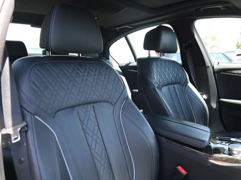 Used 2022 BMW M550i xDrive AWD/4WD image 25