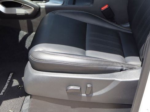 Used 2024 Nissan Frontier SL w/ Technology Package RWD image 15