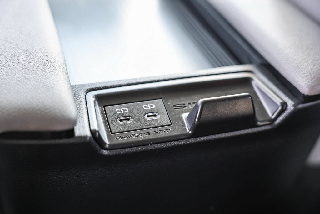 Certified 2025 Toyota Sienna LE FWD image 7