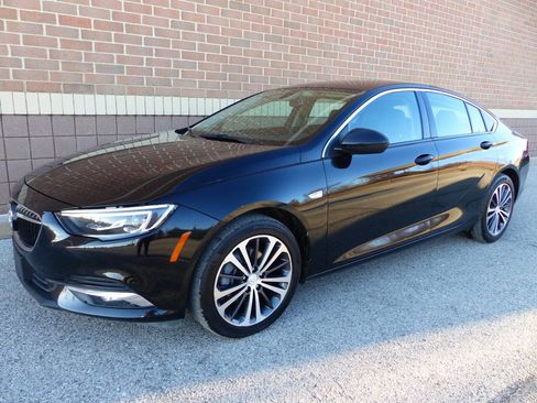 Used 2018 Buick Regal Essence w/ Driver Confidence Package #1 image 6