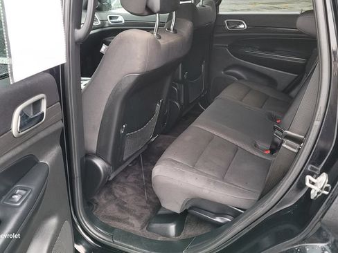 Used 2018 Jeep Grand Cherokee Laredo AWD/4WD image 24