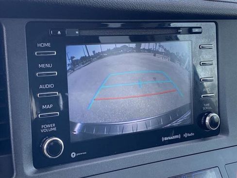 Certified 2019 Toyota Sienna SE FWD image 27