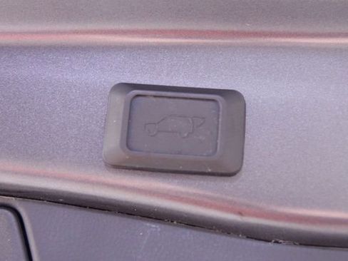 Used 2022 Toyota RAV4 SE w/ Convenience Package image 22