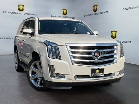 Used 2015 Cadillac Escalade Luxury image 3