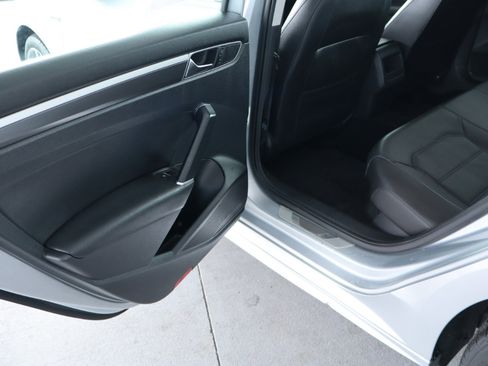 Used 2017 Volkswagen Passat 1.8T R-Line image 30