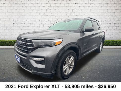 Used 2021 Ford Explorer XLT w/ Equipment Group 202A image 5