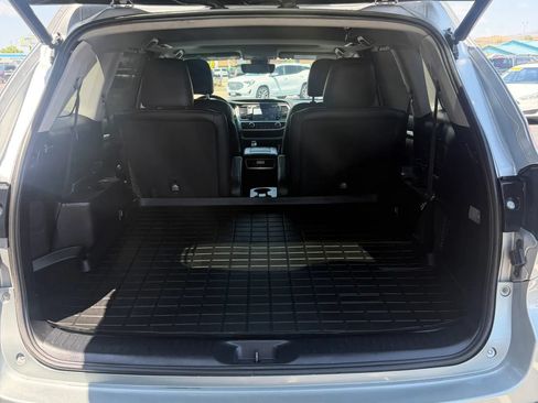 Used 2017 Toyota Highlander SE AWD/4WD image 15