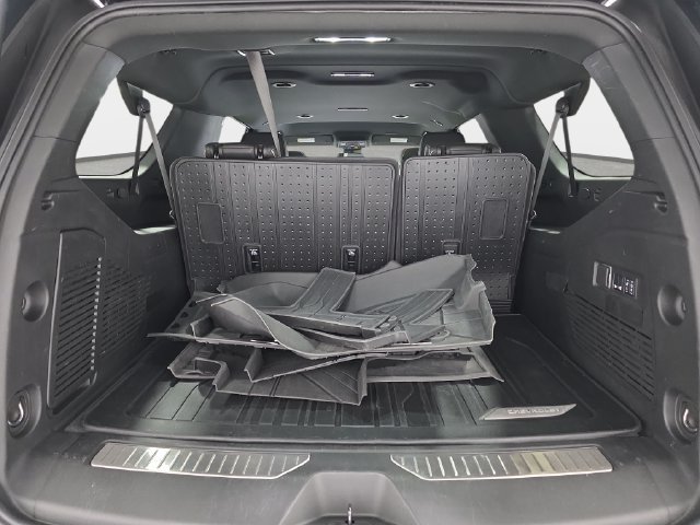 Used 2025 Chevrolet Suburban Premier AWD/4WD image 32