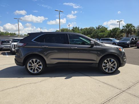 Used 2018 Ford Edge Titanium w/ Equipment Group 302A AWD/4WD image 9