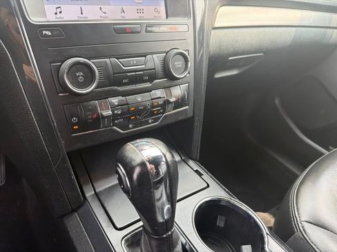 Used 2019 Ford Explorer XLT w/ Equipment Group 202A AWD/4WD image 19