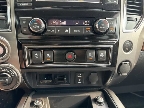 Used 2018 Nissan Titan Platinum Reserve image 13
