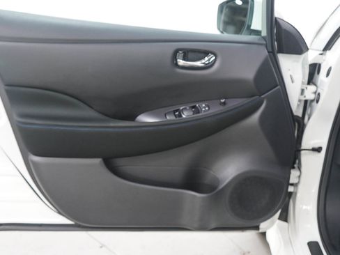 Used 2025 Nissan Leaf S FWD image 18