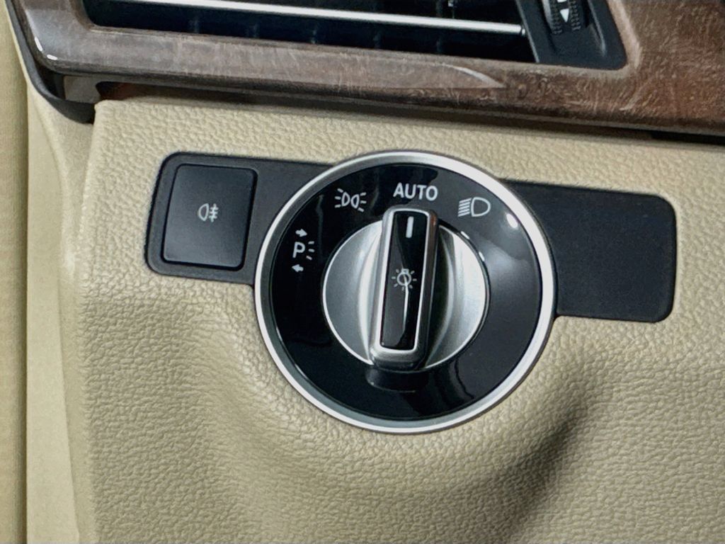 Used 2013 Mercedes-Benz E 350 4MATIC Sedan image 14