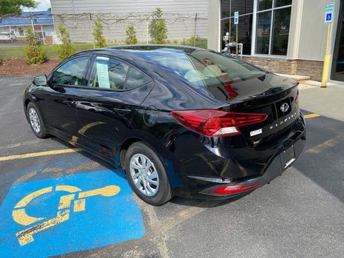 Used 2019 Hyundai Elantra SE FWD image 3