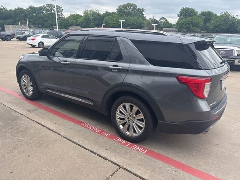 Used 2022 Ford Explorer Limited w/ Equipment Group 301A image 5