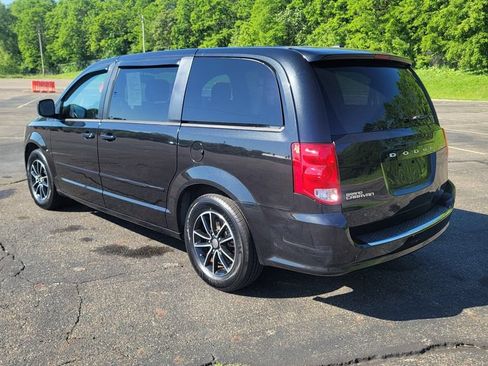 Used 2016 Dodge Grand Caravan SE FWD image 9