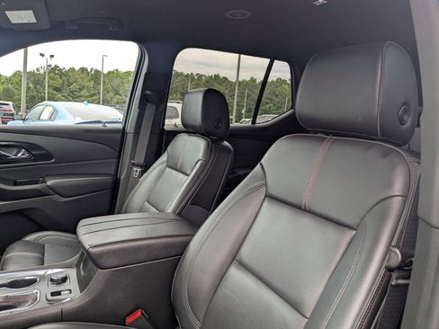 Used 2023 Chevrolet Traverse RS FWD image 15